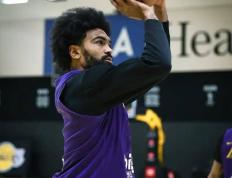 关于湖人险胜球队未来可期，波尔津吉斯关键表现点燃全场！的信息