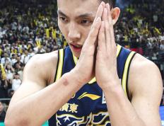 广东宏远队击败山东队，领先积分榜