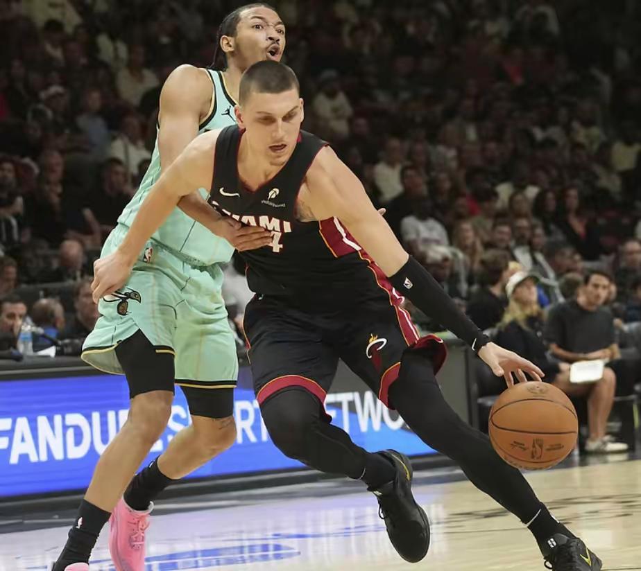 包含威金斯狂砍火箭分,掀起高潮迎来新赛季高光!的词条