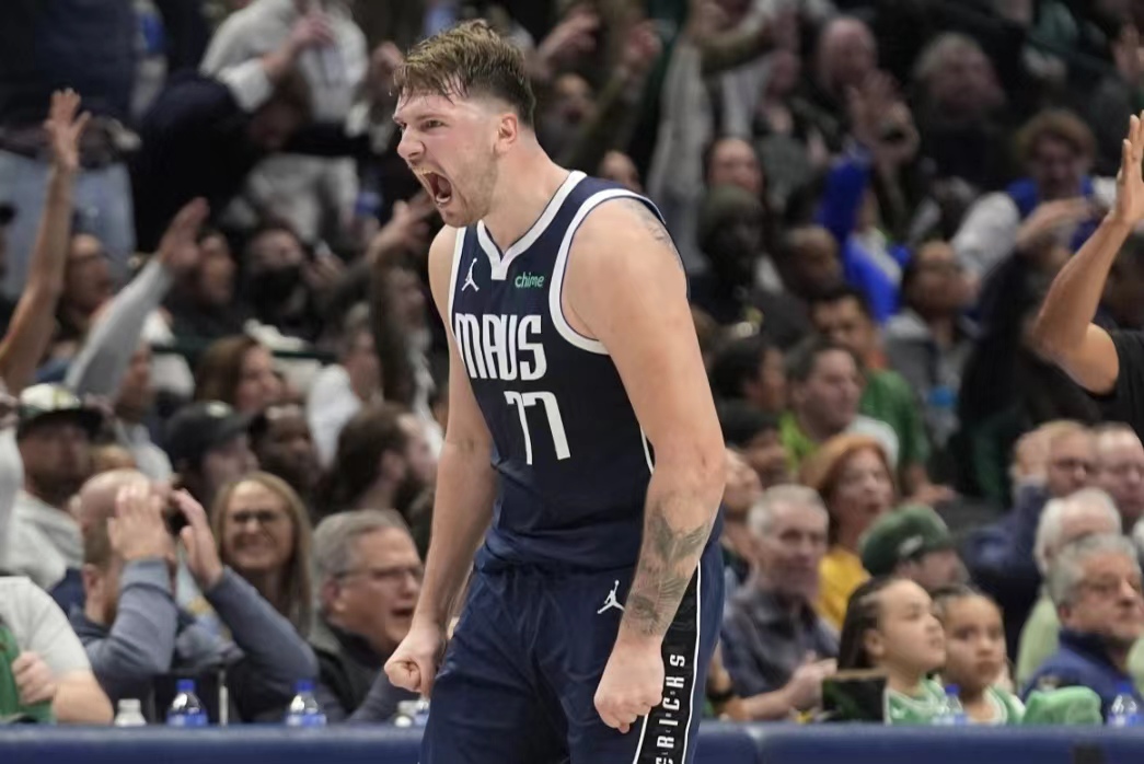 东契奇回归赛场，赛事规则更新首场状态亮眼，SKT观众沸腾！