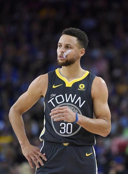 库里绝杀时刻,爆发新星点燃赛场,凯尔特人迎来胜利!